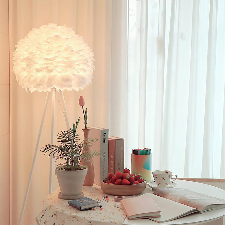 Eos Feather Floor Lamp - Vakkerlight