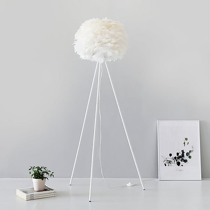 Eos Feather Floor Lamp - Vakkerlight