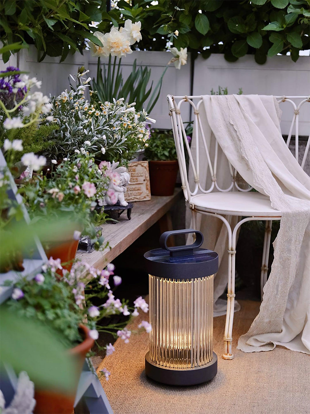 Lantern Garden Solar Outdoor Light - Vakkerlight