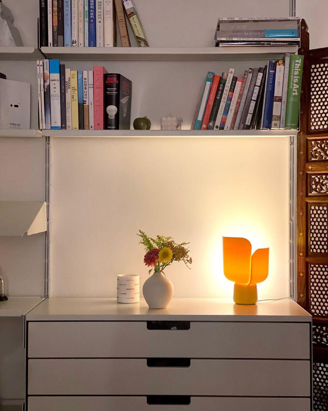 Blom Table Lamp - Vakkerlight
