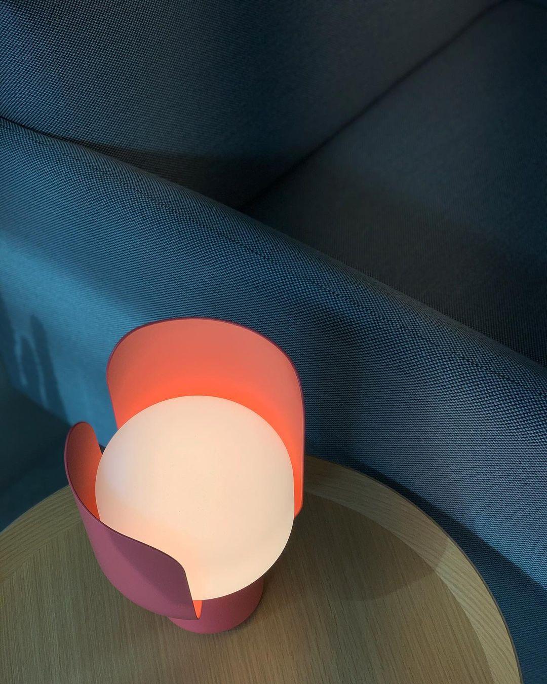 Blom Table Lamp - Vakkerlight