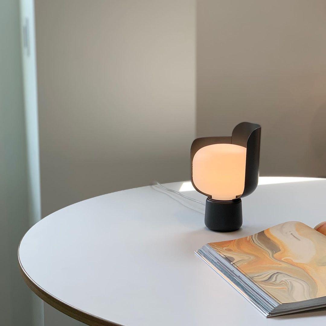 Blom Table Lamp - Vakkerlight