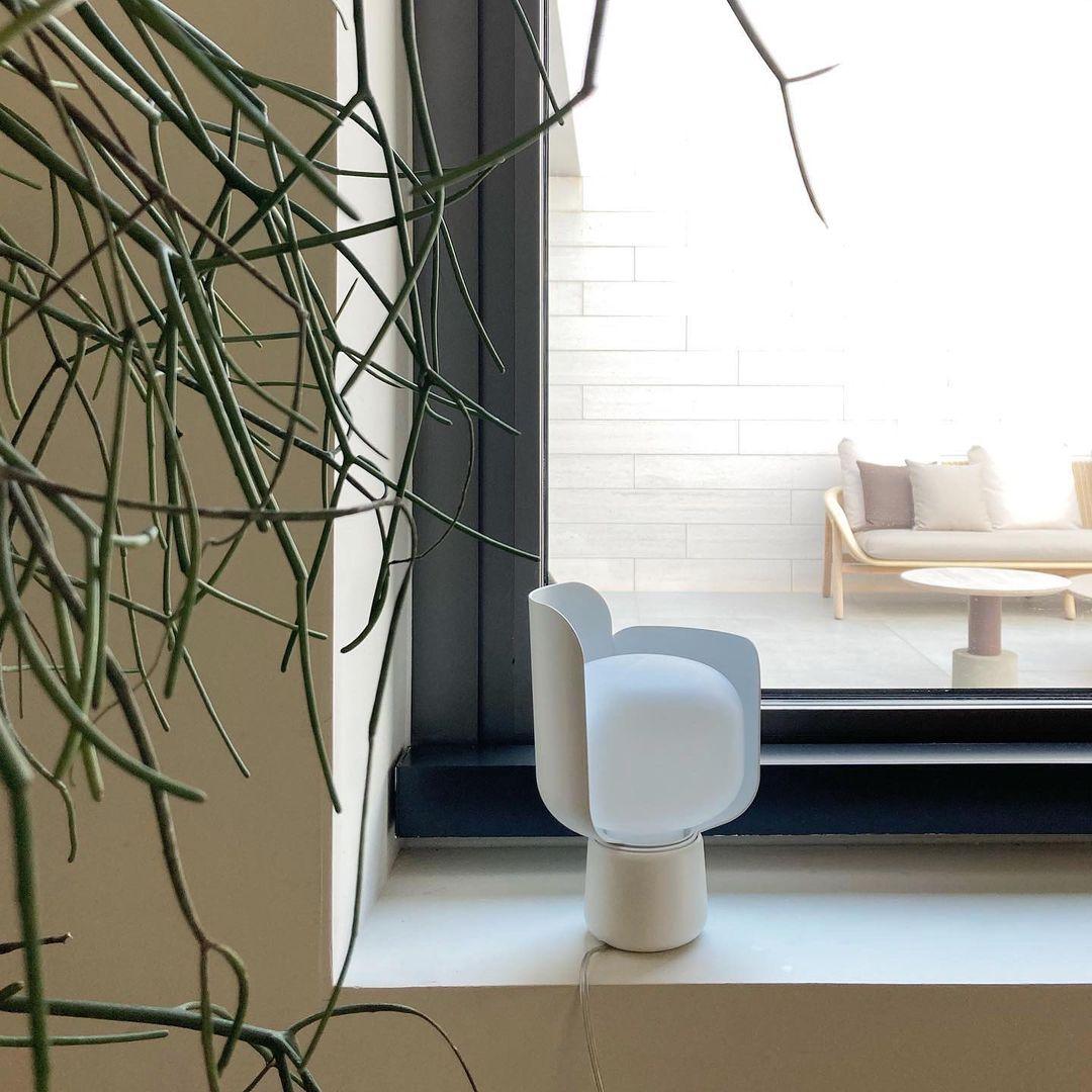 Blom Table Lamp - Vakkerlight