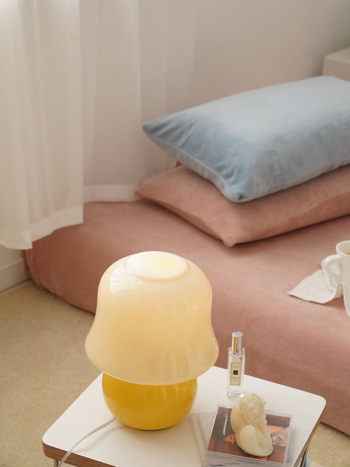 Creamy Mushroom Table Lamp - Vakkerlight
