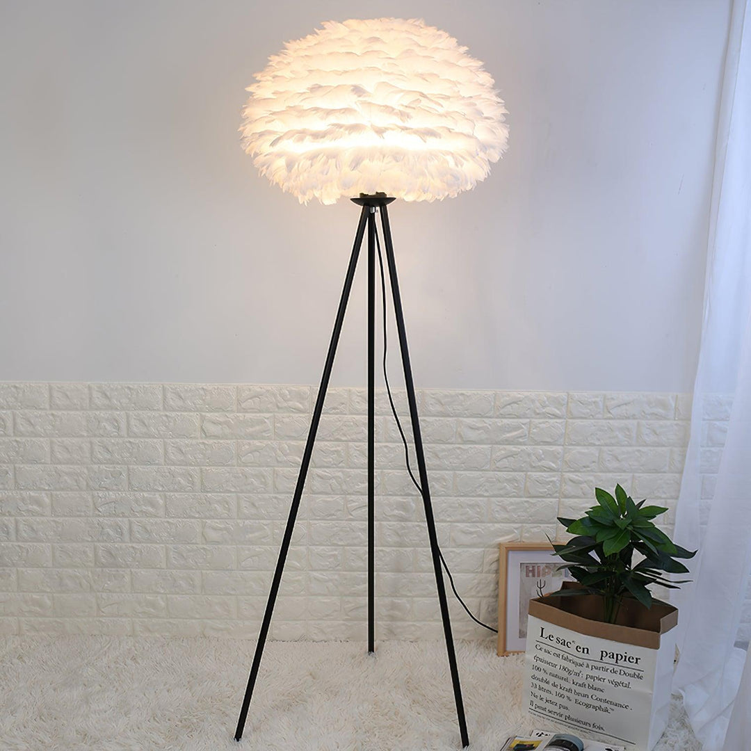 Eos Feather Floor Lamp - Vakkerlight