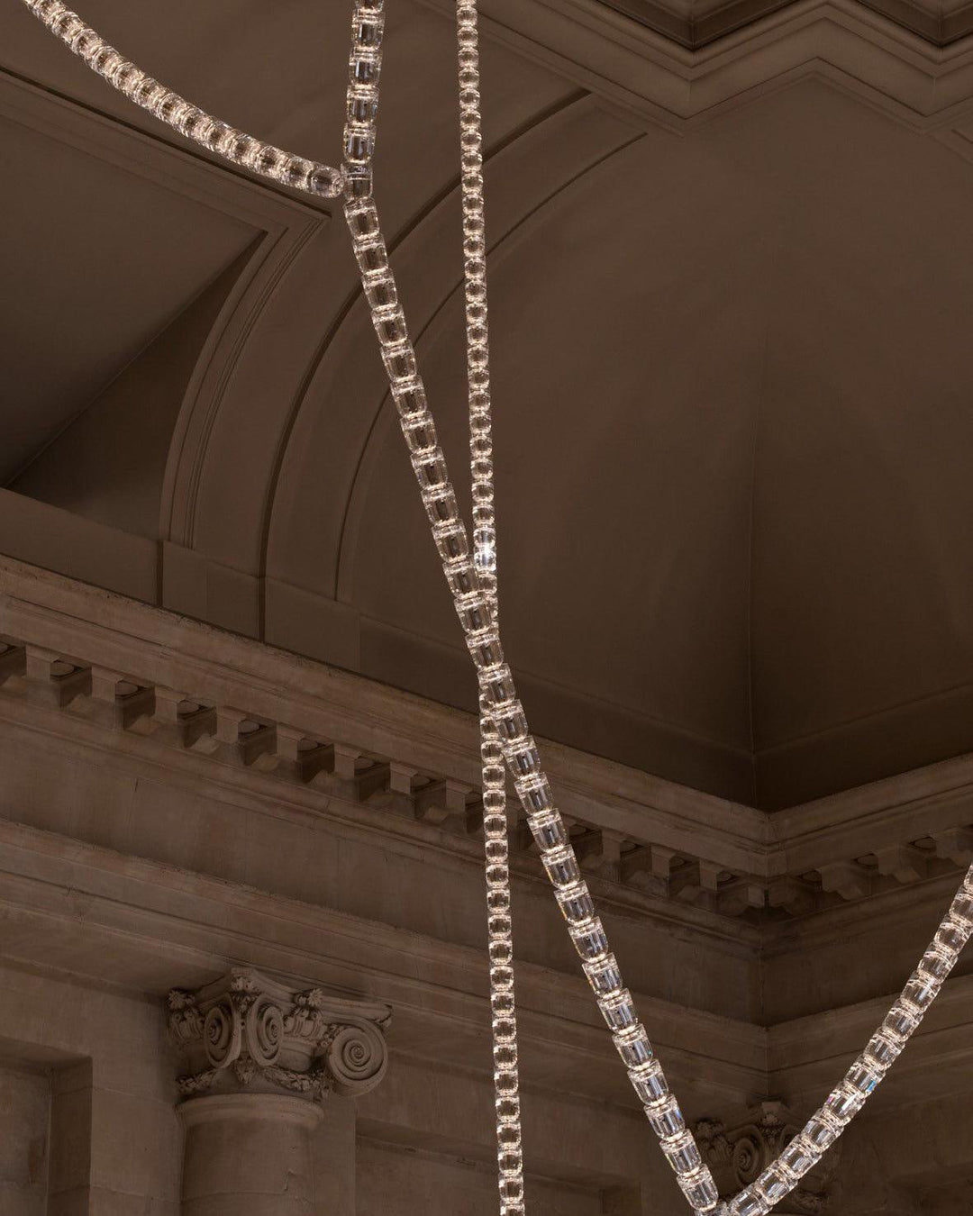 Gabriel Gold Chandelier - Vakkerlight
