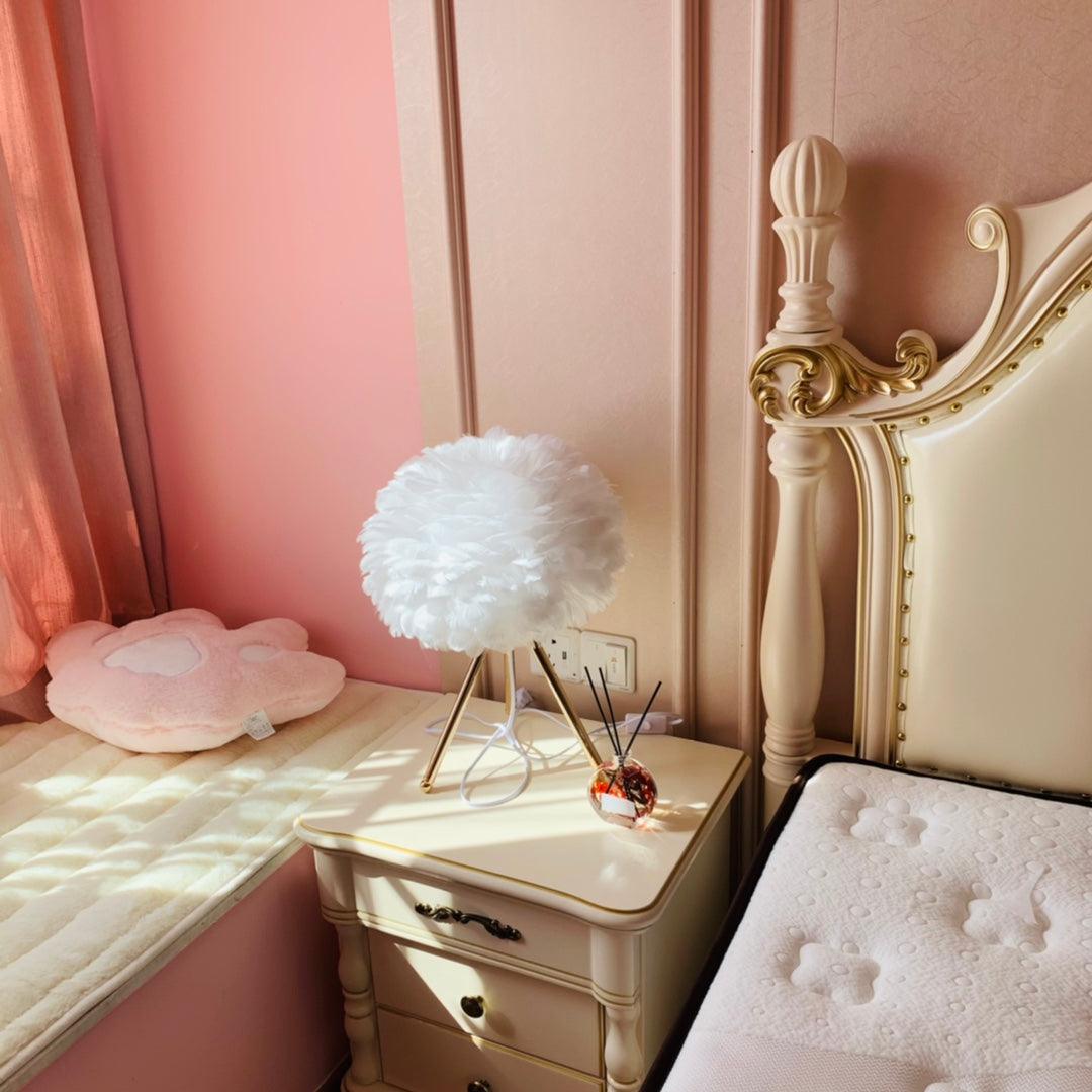 Goose Feather Table Lamp - Vakkerlight