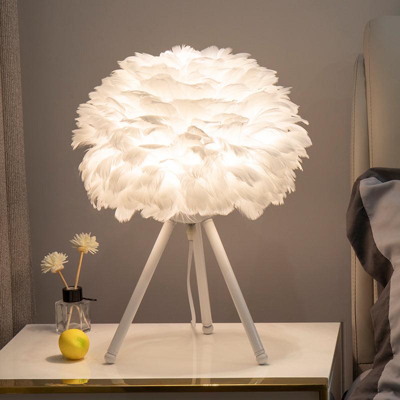 Goose Feather Table Lamp - Vakkerlight
