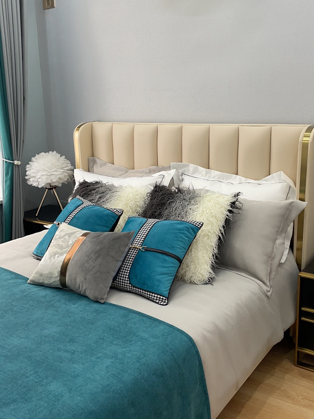 Goose Feather Table Lamp - Vakkerlight