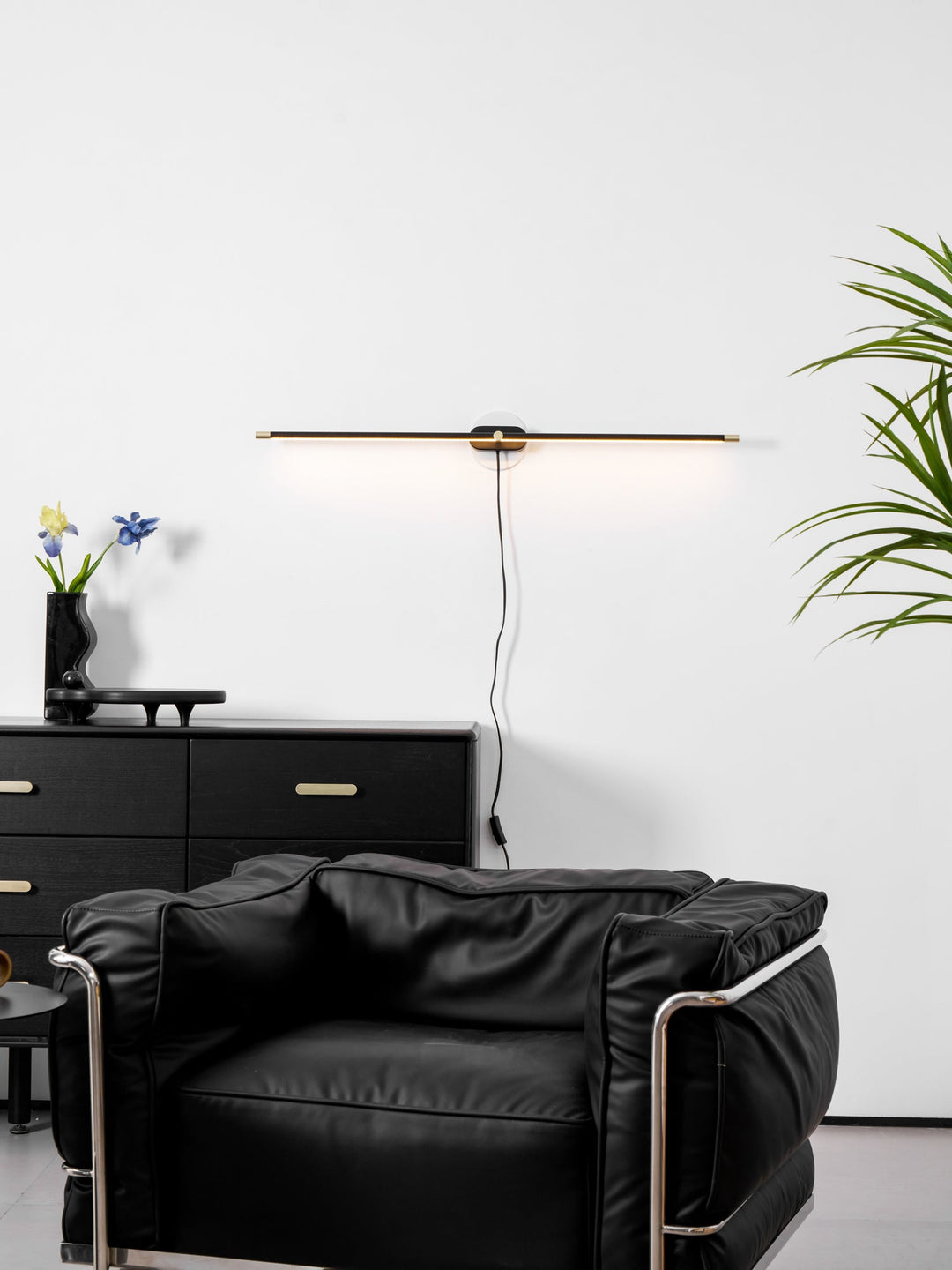 Minimalist Linear Plug - in Wall Lamp - Vakkerlight