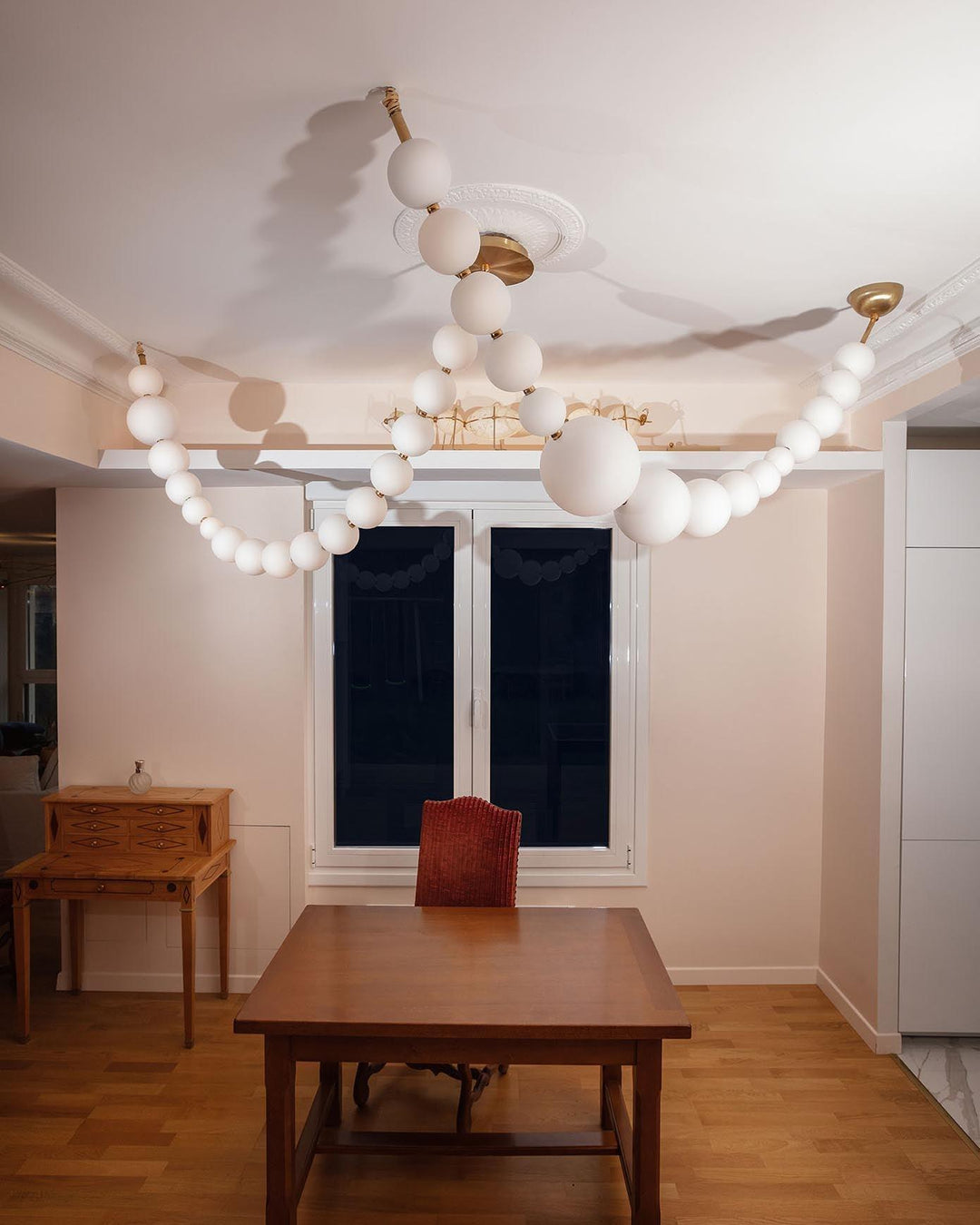 Pearl Necklace Balls Chandelier - Vakkerlight