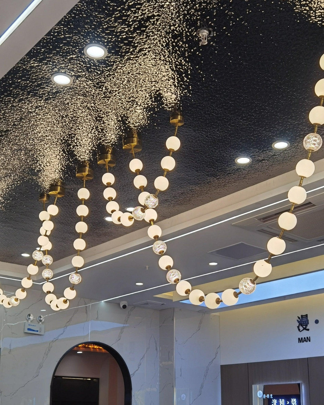 Pearl Necklace Balls Chandelier - Vakkerlight