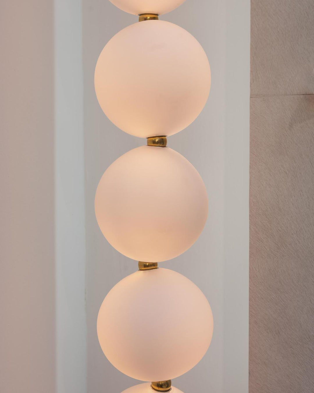 Pearl Necklace Balls Chandelier - Vakkerlight