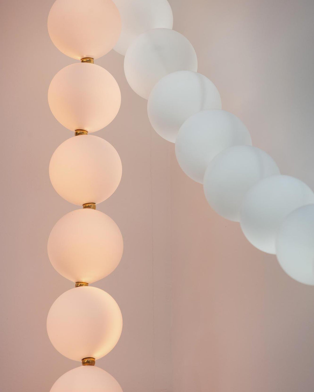 Pearl Necklace Balls Chandelier - Vakkerlight